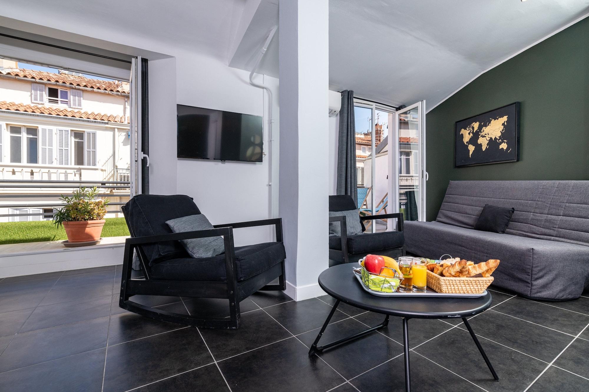Celenya Hotel Тулон Екстериор снимка