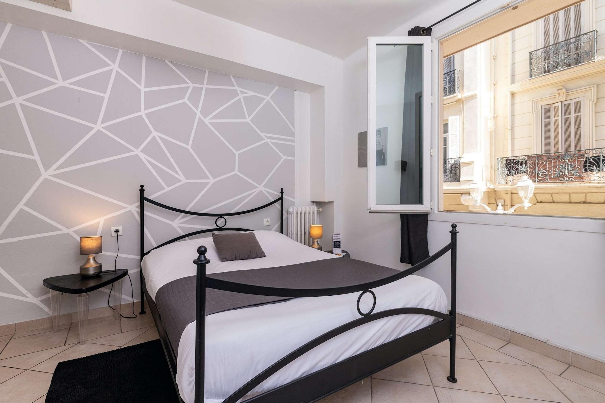 Celenya Hotel Тулон Екстериор снимка