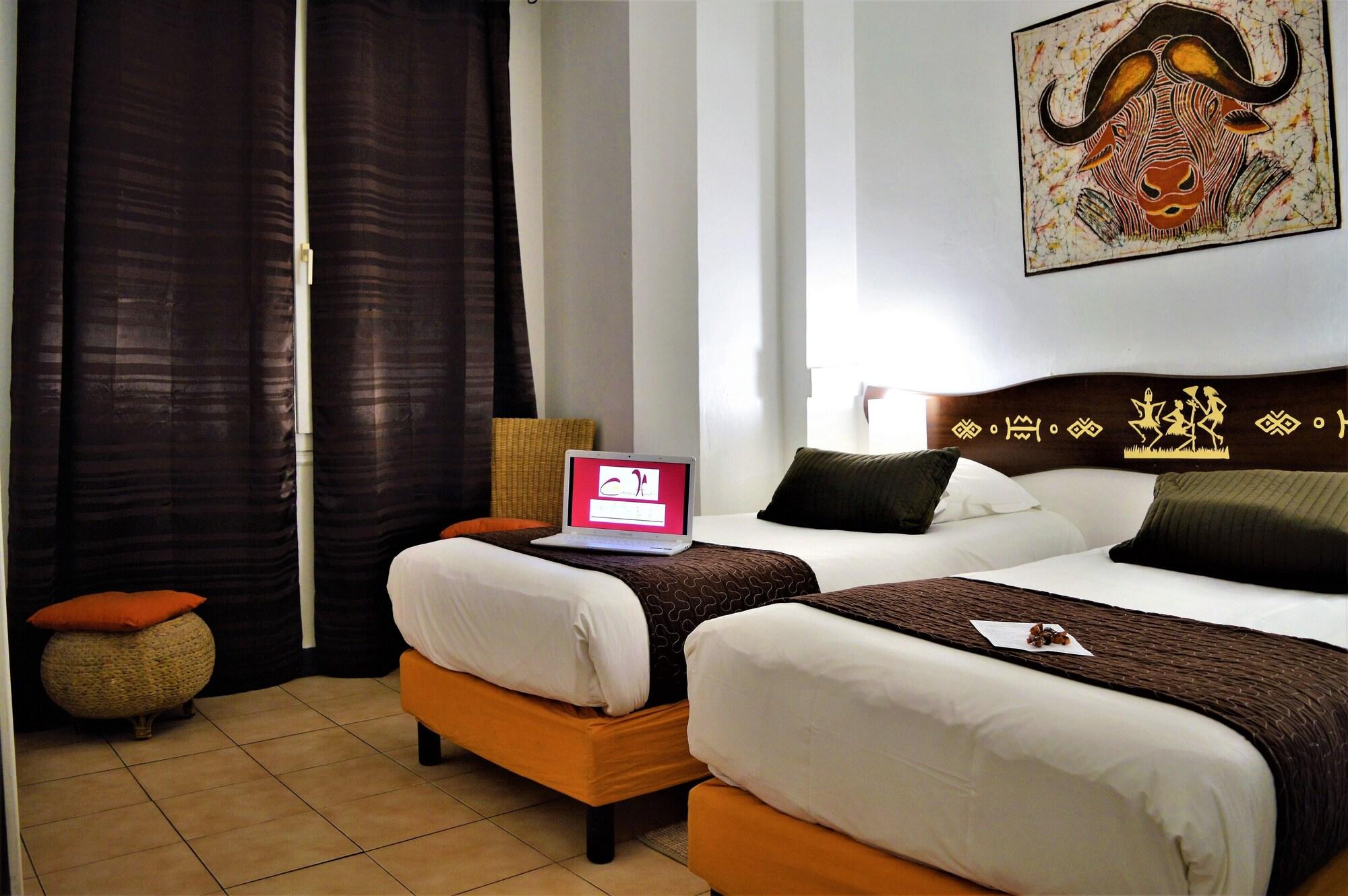 Celenya Hotel Тулон Екстериор снимка