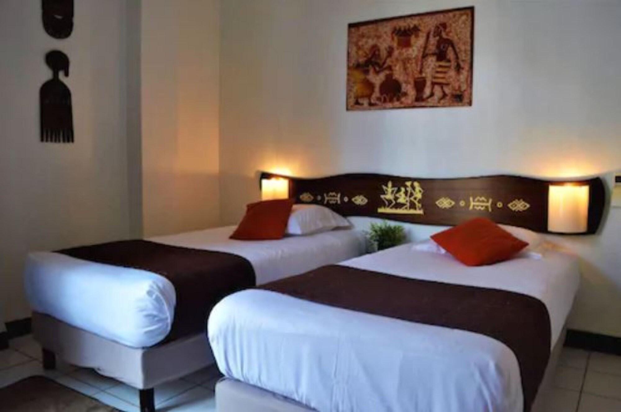 Celenya Hotel Тулон Екстериор снимка