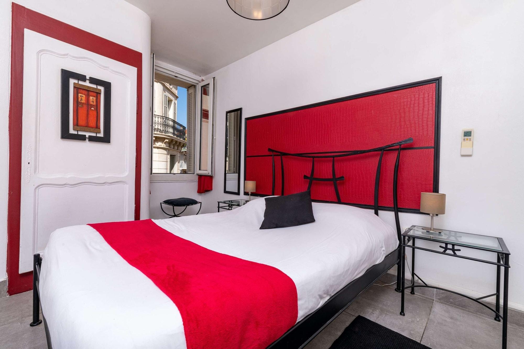Celenya Hotel Тулон Екстериор снимка