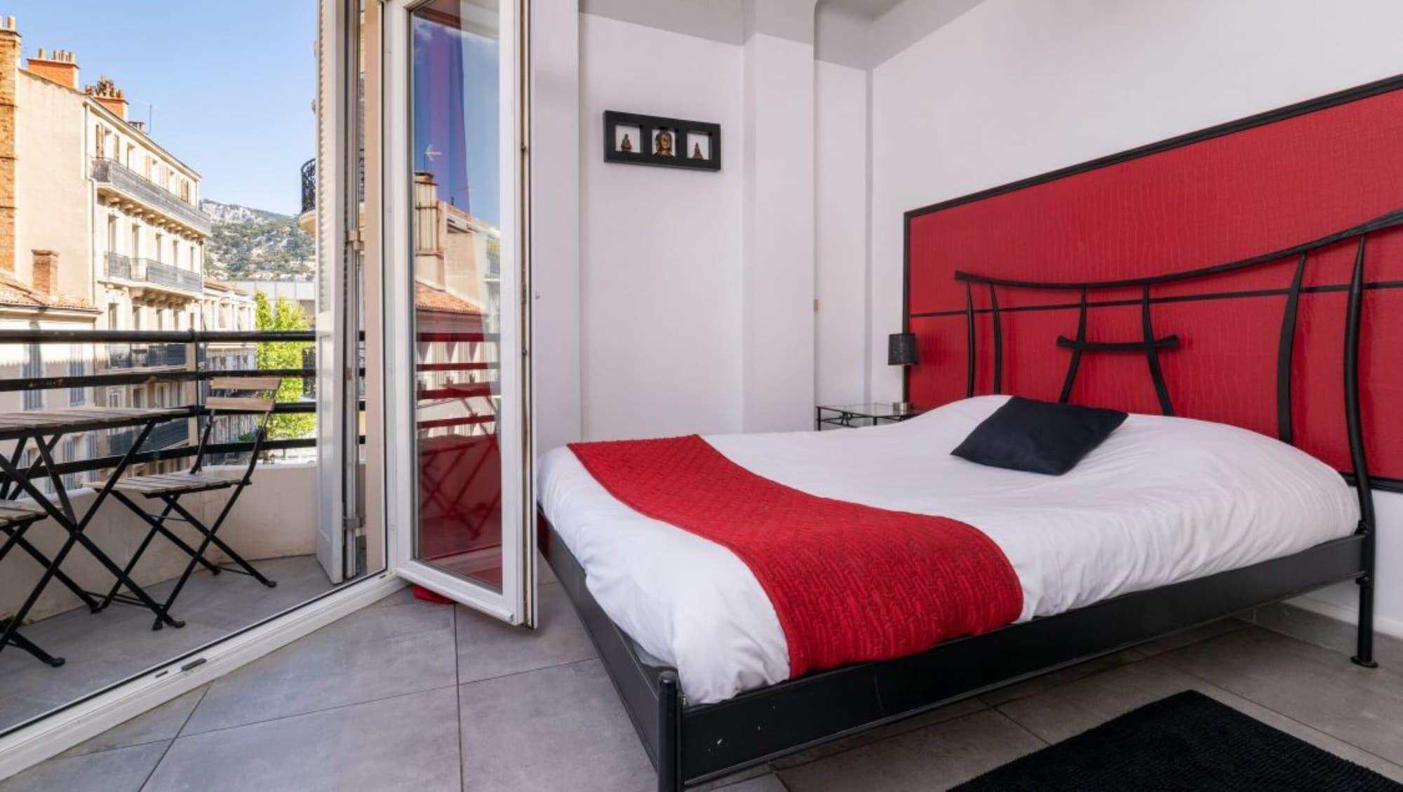 Celenya Hotel Тулон Екстериор снимка