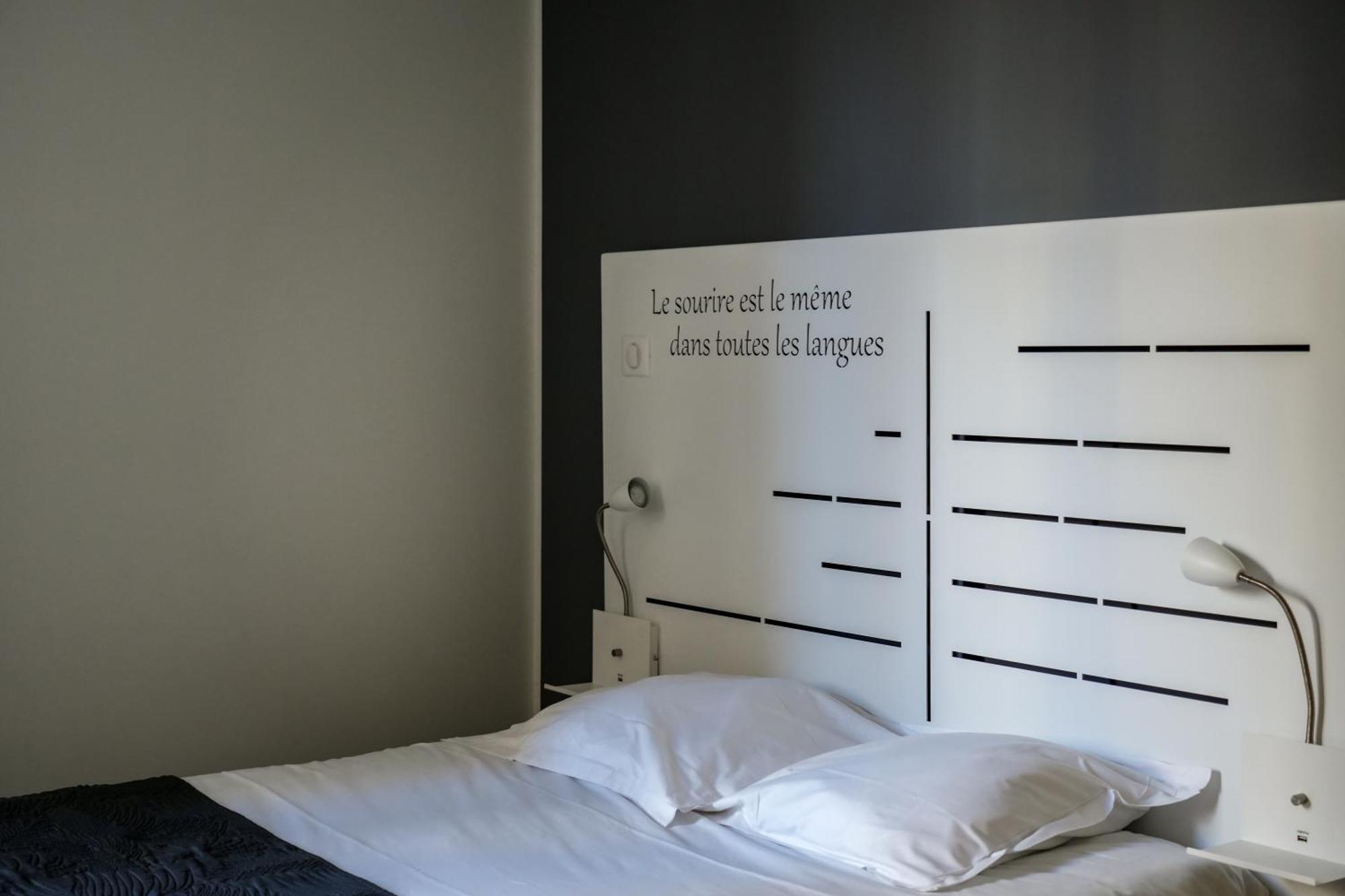 Celenya Hotel Тулон Екстериор снимка