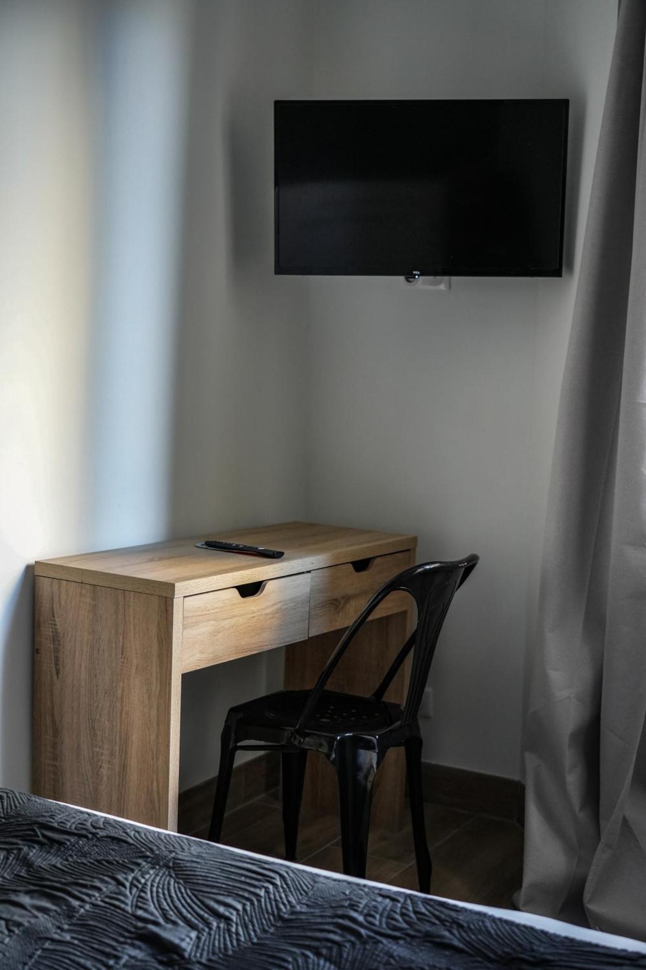 Celenya Hotel Тулон Екстериор снимка