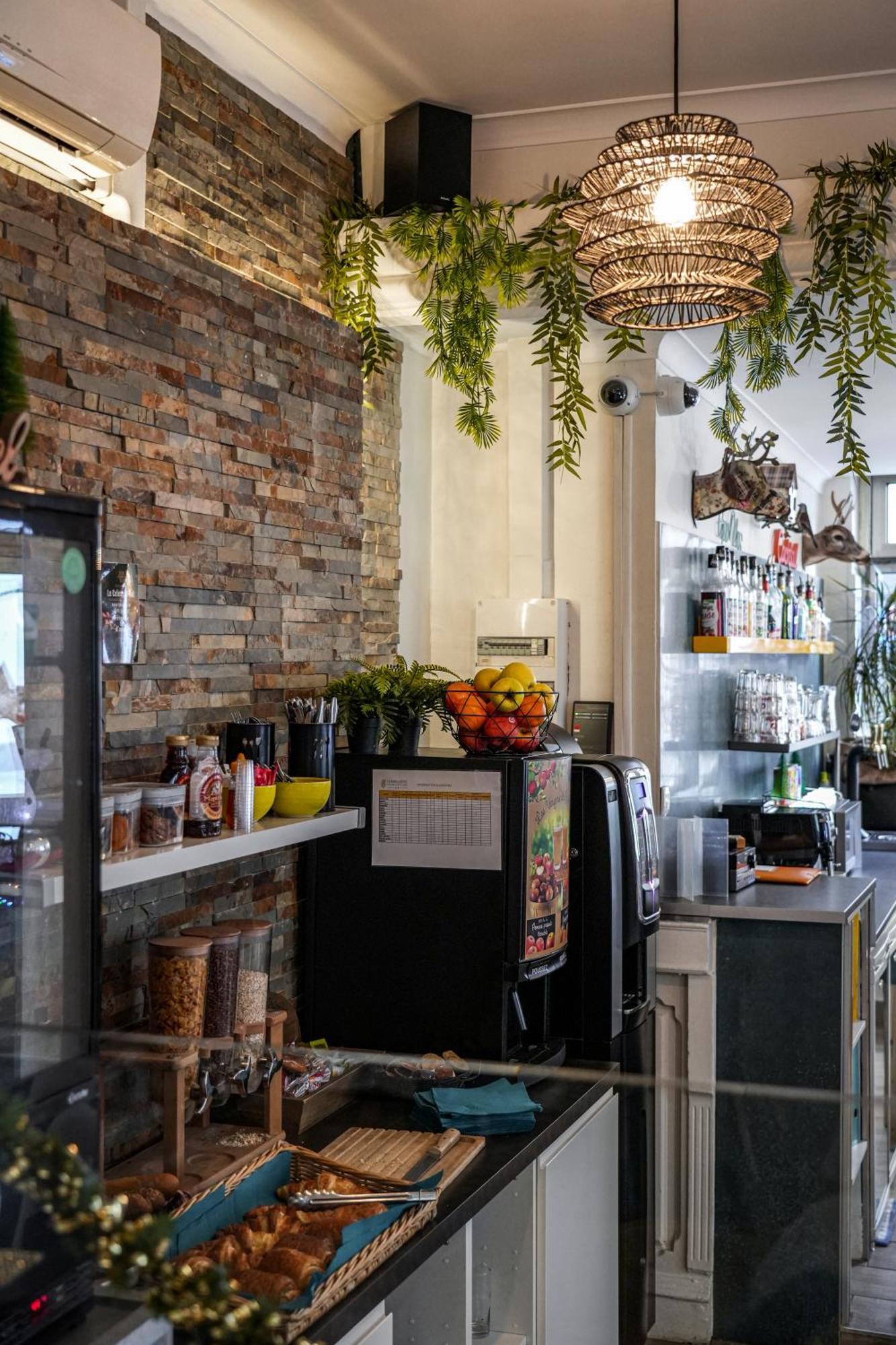 Celenya Hotel Тулон Екстериор снимка
