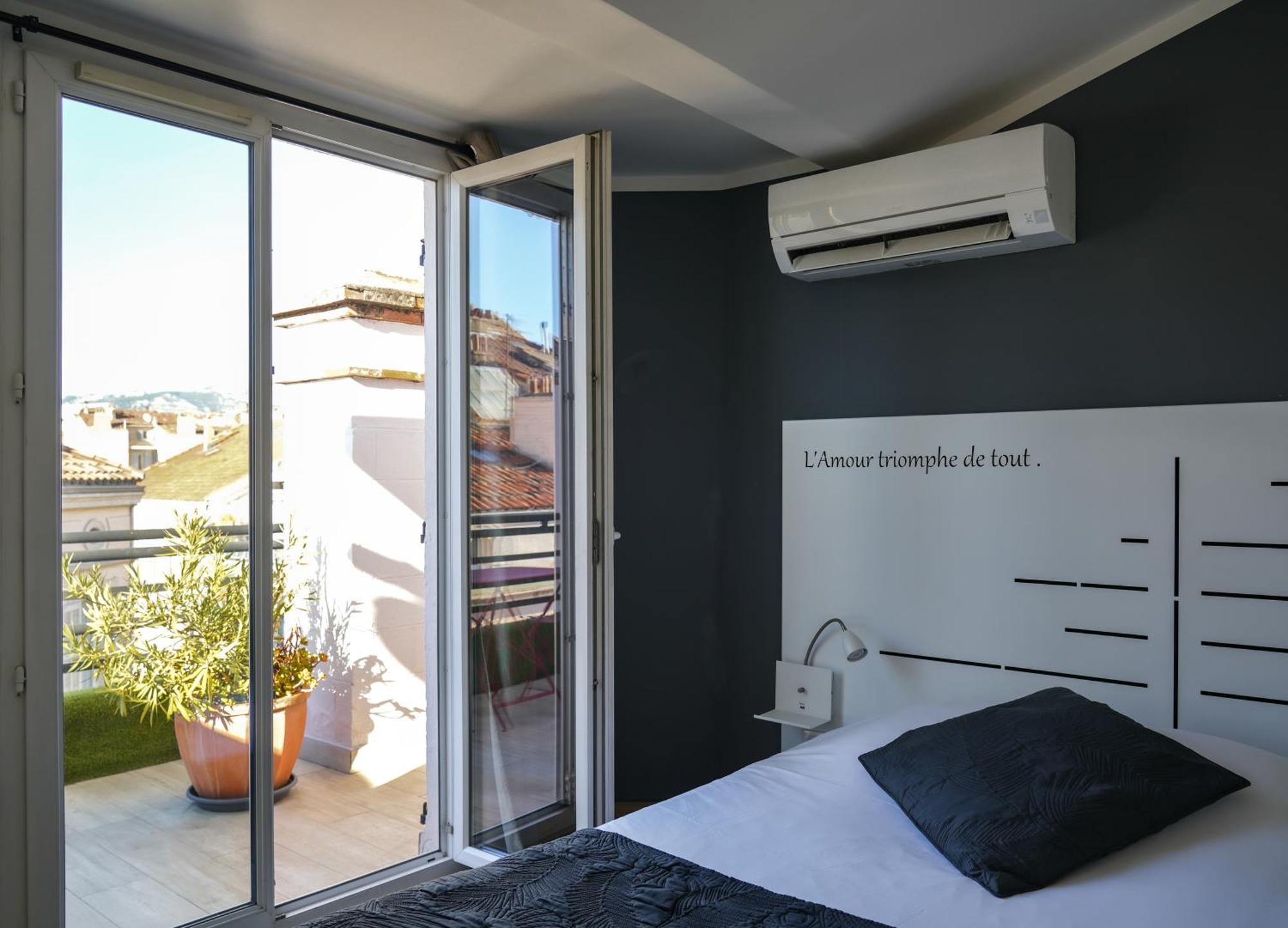 Celenya Hotel Тулон Екстериор снимка